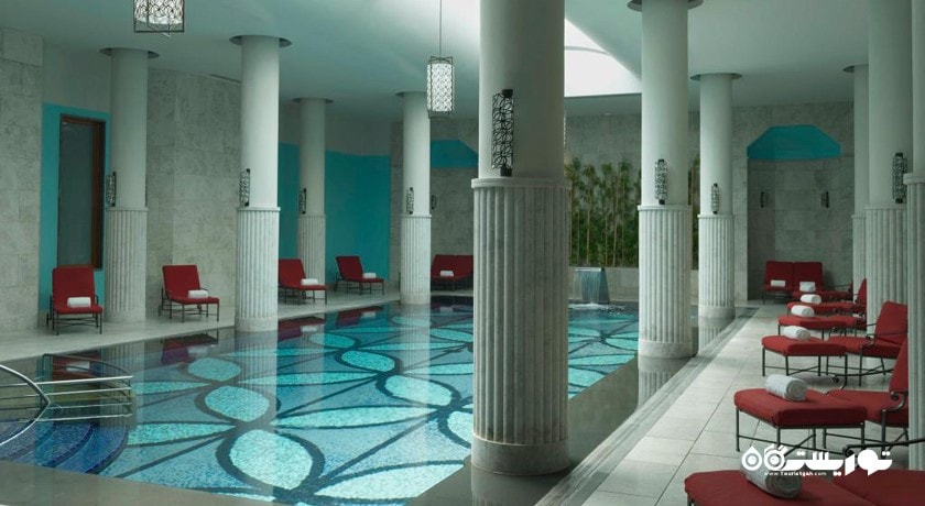 نمایی از استخر سرپوشیده هتل